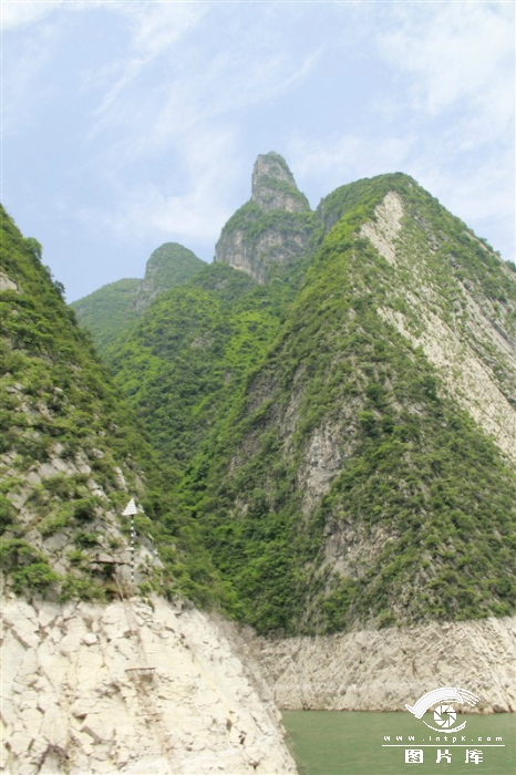 Ů