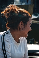޲