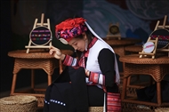 İ